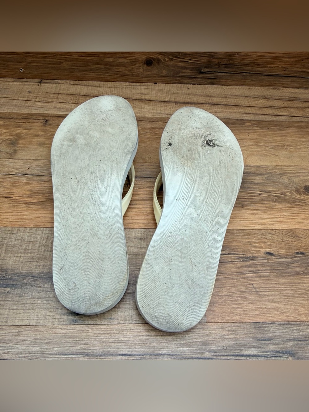 Tory Burch size 9 White and Cream Simple Flip Flop Sandals - Picture 5 of 7